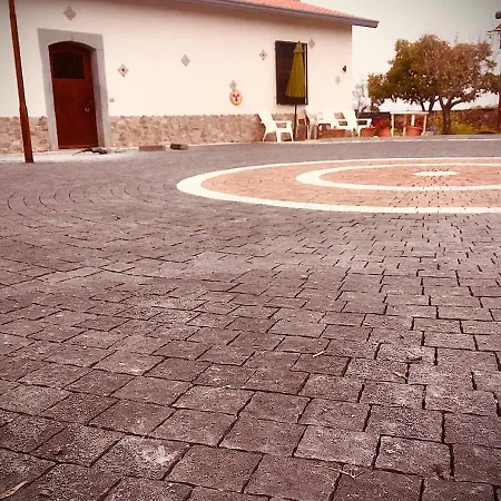 Grotta Monte Etna Chalet *